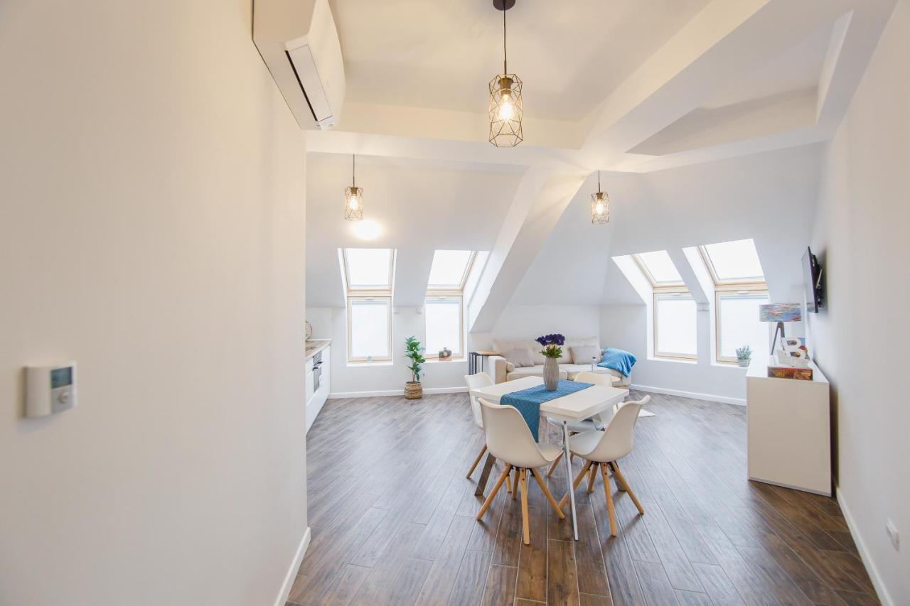 Skylight Loft Near City Center Oradea Exterior foto
